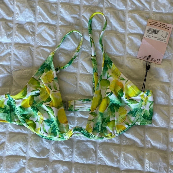 Missguided lemon print bikini top - Picture 1 of 5